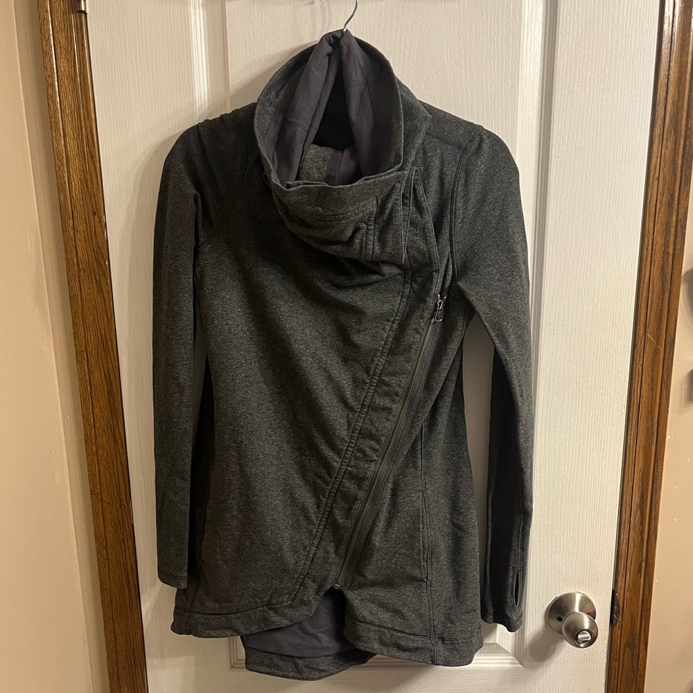 2/$50 Rare Lululemon Method Wrap - Size 4 - Grey - Picture 2 of 8